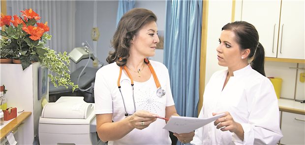 Diabetesberater statt Arzt: Neue Empfehlungen zur ärztlichen Delegation Rücksprache mit dem Arzt notwendig: Die Delegation ärztlicher Leistungen räumt Diabetesberatern einen gewissen Spielraum bei der Patientenbetreuung ein.