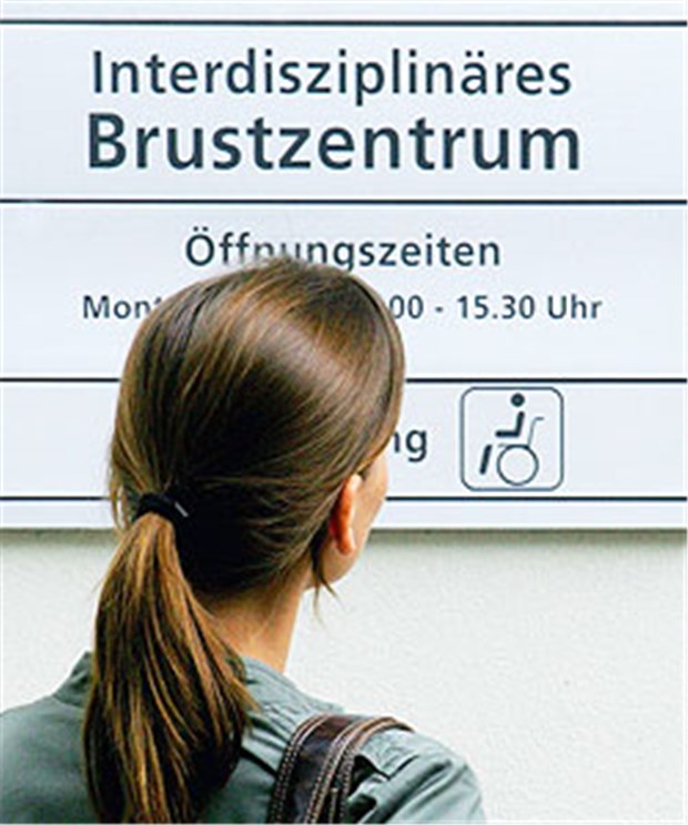 Ab 2020: Jeder Krebspatient ab ins Onkologie-Zentrum! Rund 50.000 Patientinnen lassen sich jährlich in den deutschen Brustzentren behandeln.