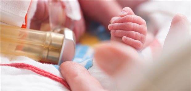 Kinderarzt Meyburg: Ein Drittel weniger Frühgeburten in der Corona-Pandemie Rund 60.000 Frühchen kommen jedes Jahr auf speziellen Stationen zur Welt. In den vergangenen beiden Jahren ist die Zahl um ein Drittel zurückgegangen.