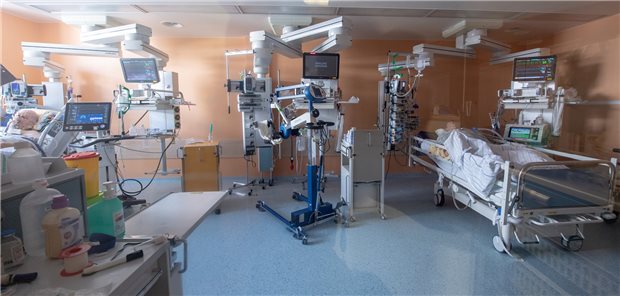 Vier von fünf Kliniken zurück im Routinebetrieb Rund drei Viertel aller Krankenhäuser in Deutschland haben laut einer Umfrage bislang Patienten mit COVID-19 behandelt.