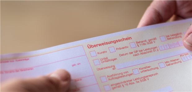 Praxisgebühr war Turbo für die hausärztliche Patientensteuerung Rund jeder zweite GKV-Patient suchte im Jahr 2011 einen Facharzt auf Überweisung eines Hausarztes auf – das hat sich stark geändert.