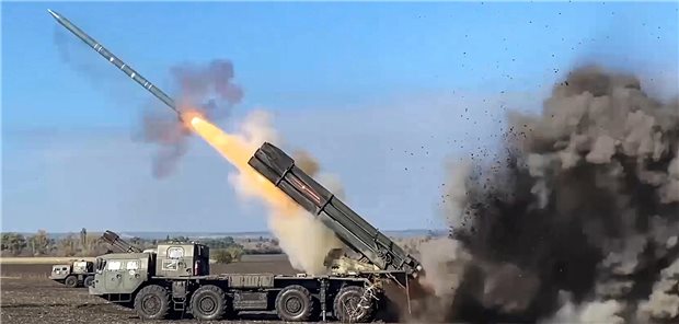 Russischer Raketenabschuss: In der Ukraine richten sich diese Angriffe auch gegen medizinische Einrichtungen, berichtete der Chirurg Hnat Herych beim Hauptstadtkongress.