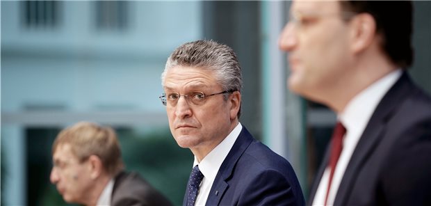 SARS-CoV-2-Mutationen bestimmen die weitere Corona-Agenda „SARS-CoV-2 ist noch gefährlicher geworden“ (v.r.n.l.): Gesundheitsminister Jens Spahn (CDU), RKI-Chef Professor Lothar Wieler und PEI-Präsident Professor Klaus Cichutek (v.r.) äußerten sich am Freitag in Berlin zur aktuellen Corona-Lage.