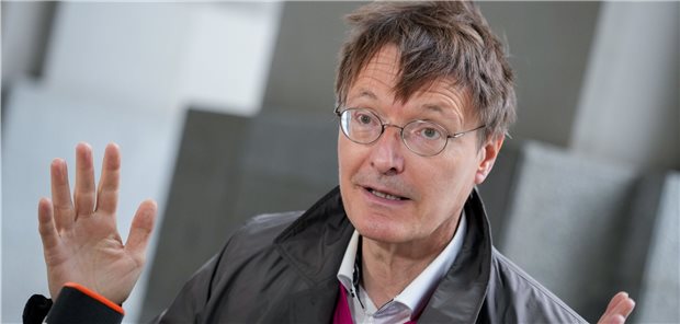 Lauterbach gegen Corona-Impfpflicht für Lehr- und Pflegekräfte SPD-Gesundheitsexperte Karl Lauterbach lehnt eine Impfpflicht für Lehrer und Pflegekräfte ab.