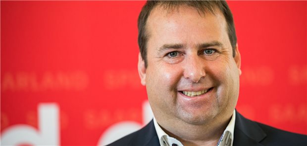 Landräte im Saarland kippen Corona-Impfpflicht in Einrichtungen Saarlands Gesundheitsminister pocht auf die Umsetzung des Gesetzes zur Impfpflicht für Beschäftigte in Gesundheits- und Pflegeeinrichtungen.