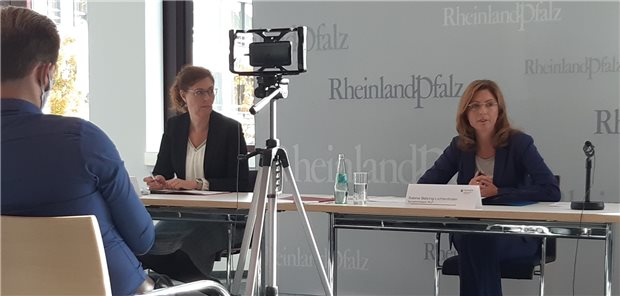 Sabine Bätzing-Lichtenthäler, Gesundheitsministerin von Rheinland-Pfalz, stellt ein neues Mustertestkonzept für Heime vor.