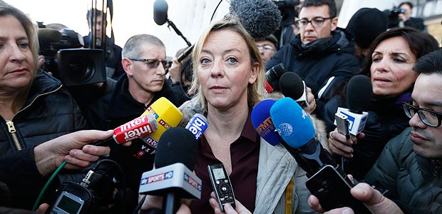 Zustand stabil, aber weiterhin kritisch Sabine Kehm, Manager von Michael Schumacher, stellte sich am Neujahrstag den Fragen der Journalisten.