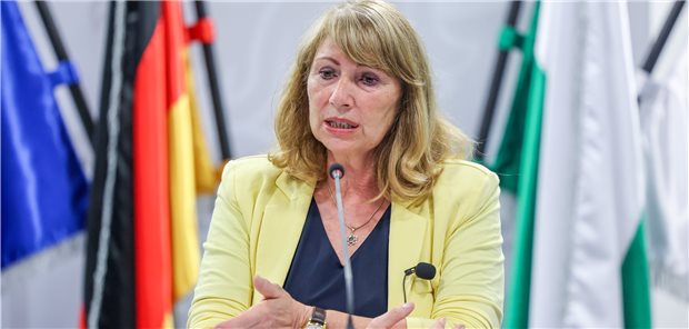 Im Erzgebirge wird der Corona-Impfturbo eingelegt Sachsens Gesundheitsministerin Petra Köpping (SPD) bei der Pressekonferenz in Annaberg-Buchholz: Dort kündigte sie an, die Öffnungszeiten der Impfzentren zu verlängern und mehr mobile Impfteams einzusetzen.
