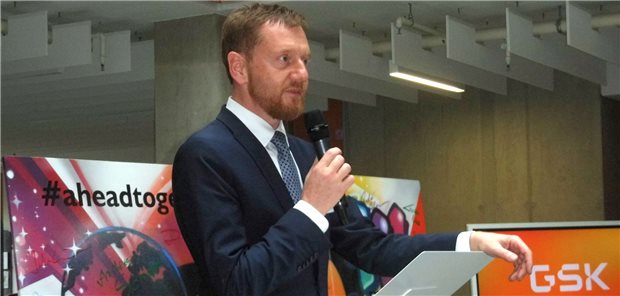 Seit 1992 mehr als 900 Millionen Impfdosen gegen Influenza Sachsens Ministerpräsident Michael Kretschmer (CDU) sprach bei der Veranstaltung zum 111. Jahrestag des Bestehens des Sächsischen Serumwerks, das heute zu GSK gehört. Seine Botschaft: „Impfen ist ein großer Fortschritt, den wir durch kluge Wissenschaftler erreicht haben.“