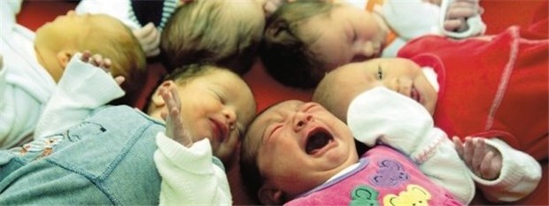 Zahl der Einwohner in Deutschland weiter rückläufig Säuglingsstation: Mehr Babys braucht das Land.