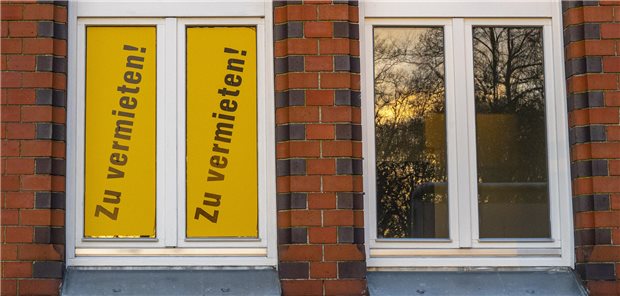 Sagte ein potenzieller Vermieter vor fünf Jahren einem Arzt zu, seine Räumen an ihn vermieten zu wollen, so ist es als realistisch anzusehen, dass diese Option zum gegenwärtigen Zeitpunkt nicht mehr aktuell ist, so das LSG Berlin-Brandenburg.