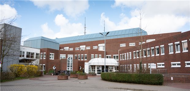 Sana-Standort Klinikum Elmshorn: Für Gesundheitsministerin Professor Kerstin von der Decken ist die Zusammenlegung der Kliniken in Elmshorn und Pinneberg „ein entscheidender Baustein für die Zukunftsfähigkeit der Gesundheitsversorgung in Schleswig-Holstein“.