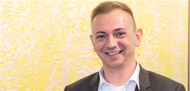Münsteraner Klinik-IT-Chef zum Chief Information Security Officer des Jahres gekürt Sascha Czech (r.) ist von der Certification Information Security (CIS) als CISO of the Year ausgezeichnet worden.