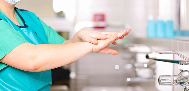 Klinikhygiene - mehr als Selbstzweck Saubere Hände: Die Compliance beim medizinischen Personal in puncto Händewaschen liegt inzwischen nach Erhebungen bei 72 Prozent.