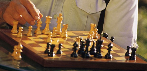Rezepte gegen Demenz Schach spielen: Macht Spaß und ist - wissenschaftlich gesehen - ein Ansatz zur Prävention einer Demenzerkrankung.