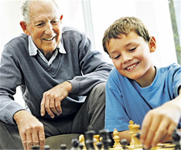 Uralt ohne Alzheimer - das scheint möglich Schachmatt für die Einbußen der kognitiven Leistung im Alter - manche Menschen bleiben bis ans Lebensende geistig fit.