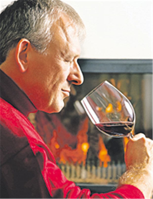 Hilft moderater Alkoholgenuss bei der Prävention? Schadet oder nützt das gelegentliche Glas Rotwein der Herzgesundheit? Dieses Thema hält seit Jahren die Forschung auf Trab.