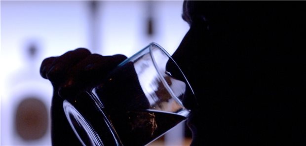 Höherer Alkoholkonsum wegen Corona? Schauen die Deutschen in der Krise zu oft zu tief ins Glas? Eindeutige Zahlen gibt es noch nicht.