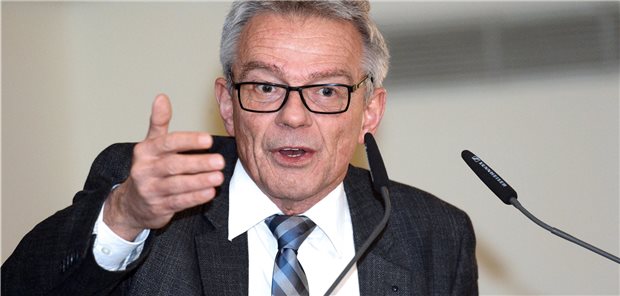 Schaut gerne auch mal ganz genau hin: Der unparteiische GBA-Vorsitzende Professor Josef Hecken. (Archivbild)