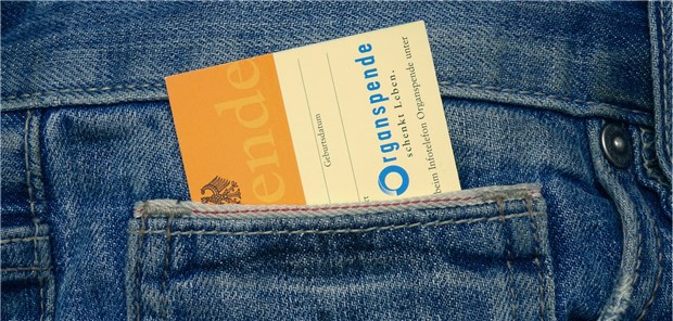 Neue Zustimmungsregelung könnte teuer werden „Schenkt Leben“ – sofern auf dem Organspendeausweis die Zustimmung dokumentiert ist.