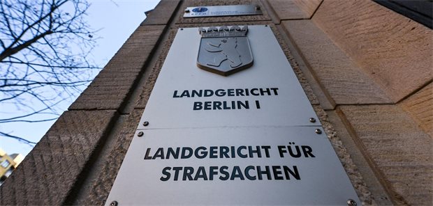 Schild des Landgerichts für Strafsachen in Berlin