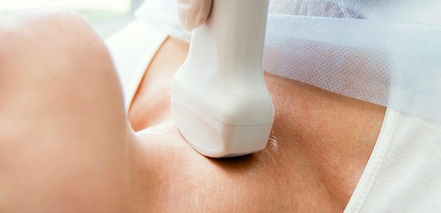 Schilddrüsen-Check bei neu aufgetretenen Symptomen einer Depression lohnt sich. So kann das Vollbild einer Hypothyreose mit zunehmender Antriebslosigkeit, Müdigkeit und depressiver Stimmung einhergehen.