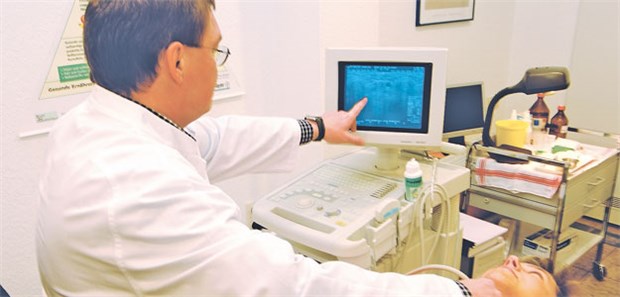 Ultraschall spürt Karzinom der Schilddrüse sicher auf Schilddrüsenknoten mit Krebszellen weisen unregelmäßige Ränder sowie Blutgefäße im Inneren auf.