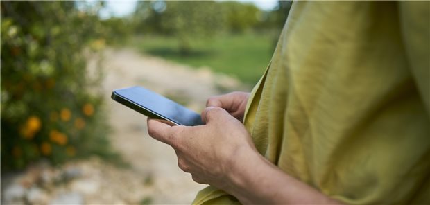 Smartphone und Frau