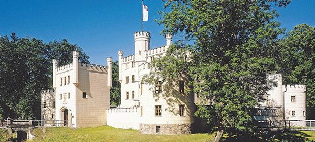 Sachsen-Anhalts erste angestellte Ärztin Schloss Letzlingen in der Altmark (Sachsen-Anhalt): In dieser Idylle betreibt die KV eine eigene Praxis.