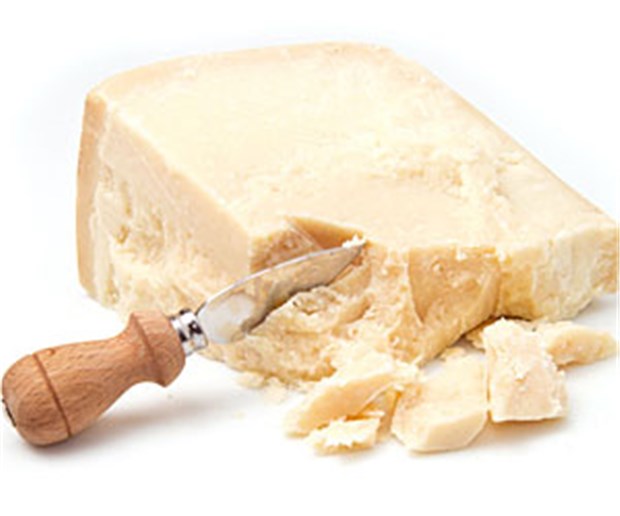 Parmesankäse hemmt ACE-System und senkt den Blutdruck! Schmeckt gut und senkt auch den Blutdruck. Die antihypertensive Wirkung ist zumindest für die Parmesan-Sorte Grana Padano belegt.