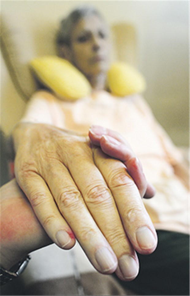 Können Palliativärzte bald ohne Sorge vor Strafverfolgung arbeiten? Schmerzfrei zu Hause sterben, wünschen sich die meisten Menschen. Überlassen Ärzte ihnen Schmerzmittel, machen sie sich strafbar.