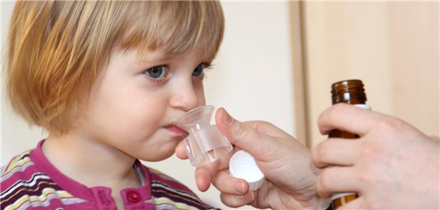 Schmerzmittel und Antibiotika für Kinder sind knapp. Die jetzt beschlossene Aussetzung der Festbeträge soll zur Entspannung der Versorgungslage bei Kindern beitragen.