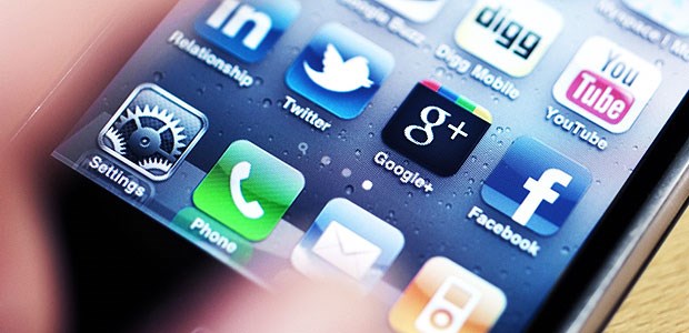 Krankheit wird nicht gepostet Schnell eine Nachricht ins Social Net stellen: Während eines Klinikaufenthalts sind junge Chroniker noch häufiger online als zu Hause.