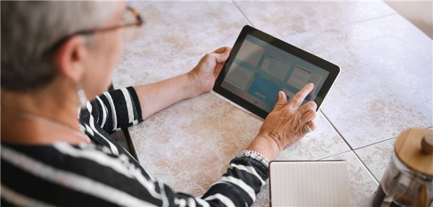 Schneller Draht zum privaten Krankenversicherer: über das digitale Portal „Meine Gesundheit“ sollen auch Arztrechnungen digital abgewickelt werden. (Symbolbild mit Fotomodell)