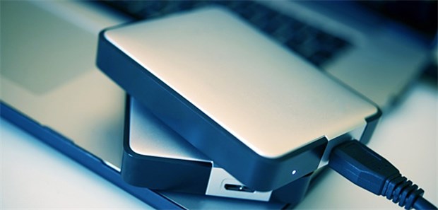 Schnelles Kabel? Je nach Technologie können Ärzte bei ihren Datensicherungen Zeit einsparen.