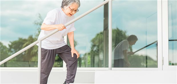 Schnelles Treppensteigen, Einkaufstaschen schleppen, ein Kind tragen: Schon wenige Minuten solcher Aktivitäten am Tag könnten schon krebspräventiv wirken.