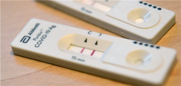 Testpflicht in Unternehmen beschlossen Schnelltests am Arbeitsplatz kommen bei Arbeitgebern und Beschäftigten gut an.
