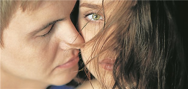 Für Männer sind einige Frauen besonders dufte Schnuppern gehört zur Partnersuche: Männer erhalten über den Duft unbewusst auch Informationen über die Fruchtbarkeit der Frau.