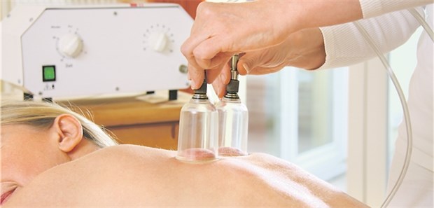 Ruf nach konsequentem Patientenschutz Schröpfkur für Patient und Geldbeutel? Heilpraktikerangebote sind bei Ärzten umstritten.