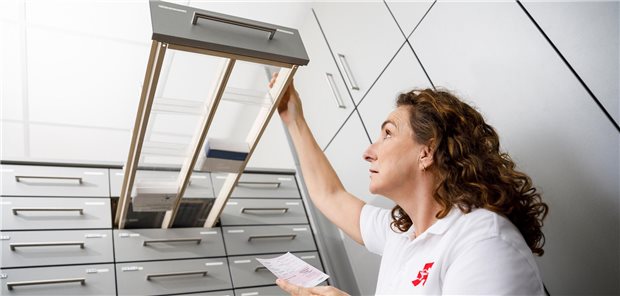 Apotheker warnen vor längerfristiger Lieferkrise bei Medikamenten Schublade leer: Bei Lieferengpässen für Arzneimittel ist auch mehr als ein Jahr nach Verabschiedung des Lieferengpassgesetzes kein Ende in Sicht, sagt die ABDA. (Archivbild)