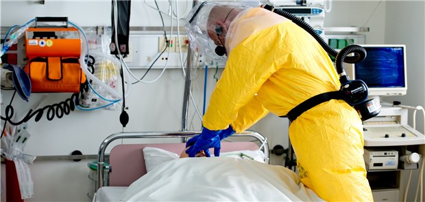 So sollte das Gesundheitspersonal mit möglichen Corona-Infizierten umgehen Schützt sich das Pflegepersonal beim Kontakt mit COVID-19-Patienten ausreichend, ist ihr Infektionsrisiko gering, schätzt die EU-Seuchenbehörde ECDC. (Symbolbild)