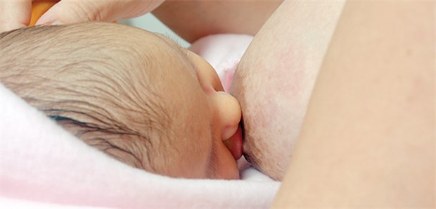 Gefahr durch Muttermilch aus dem Web Schützt vor Allergien, fördert die Gehirnentwicklung: Muttermilch werden viele positive Effekte nachgesagt.