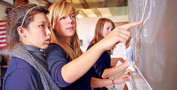 Ein Internat, das auf internationale Erfahrungen setzt Schulunterricht in Schloss Salem: Vorbereitung fürs International Baccalaureate.