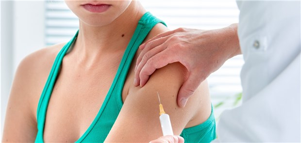 Schutz für Mädchen: Gegen HPV sollte möglichst vor dem ersten Geschlechtsverkehr geimpft werden.