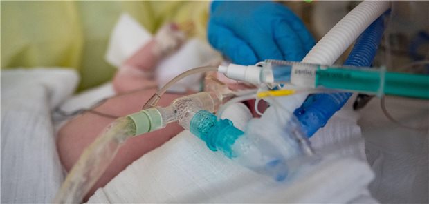 Schutz vor RSV. Mit Nirsevimab gibt es einen weiteren monoklonalen Antikörper, der Säuglinge vor dieser Atemwegserkrankung in ihren ersten Lebensmonaten schützen soll.