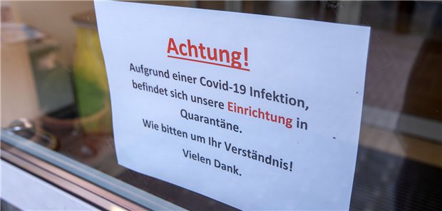 Pflegereport: Fast jeder zweite Corona-Todesfall in Pflegeheimen Schutzmaßnahmen konnten Infektionen in Pflegeheimen nicht verhindern.