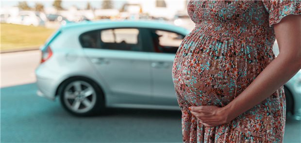 Schwanger – und viel Straßenverkehr in der Nähe. Grüne Umgebung wäre besser ...