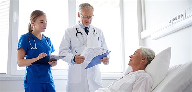 Wie Praxen Fehler bei der Patientenversorgung vermeiden Schweigen ist nicht Gold: Bis zu zwei Drittel aller Fehler bei der Patientenversorgung in Krankenhäusern geht auf mangelnde Kommunikation zurück.