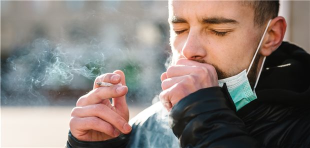 Pneumologen warnen: Rauchen erhöht Risiko für schwere COVID-19 Schwere Atemwegserkrankungen sind vor allem unter Rauchern häufig.
