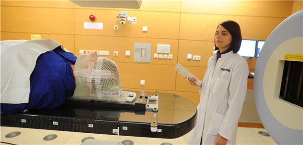 Schwerionenbestrahlung in Heidelberg im Neuenheimer Feld: Ambulant für Kassenpatienten erbrachte Leistungen von Strahlentherapeuten werden voraussichtlich zum vierten Quartal zumindest teilweise abgewertet.